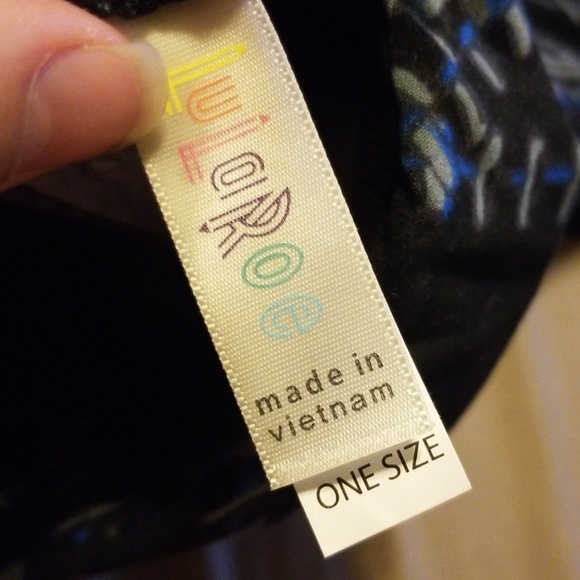 New LuLaRoe OS black zipper leggings - Picture 3 of 3